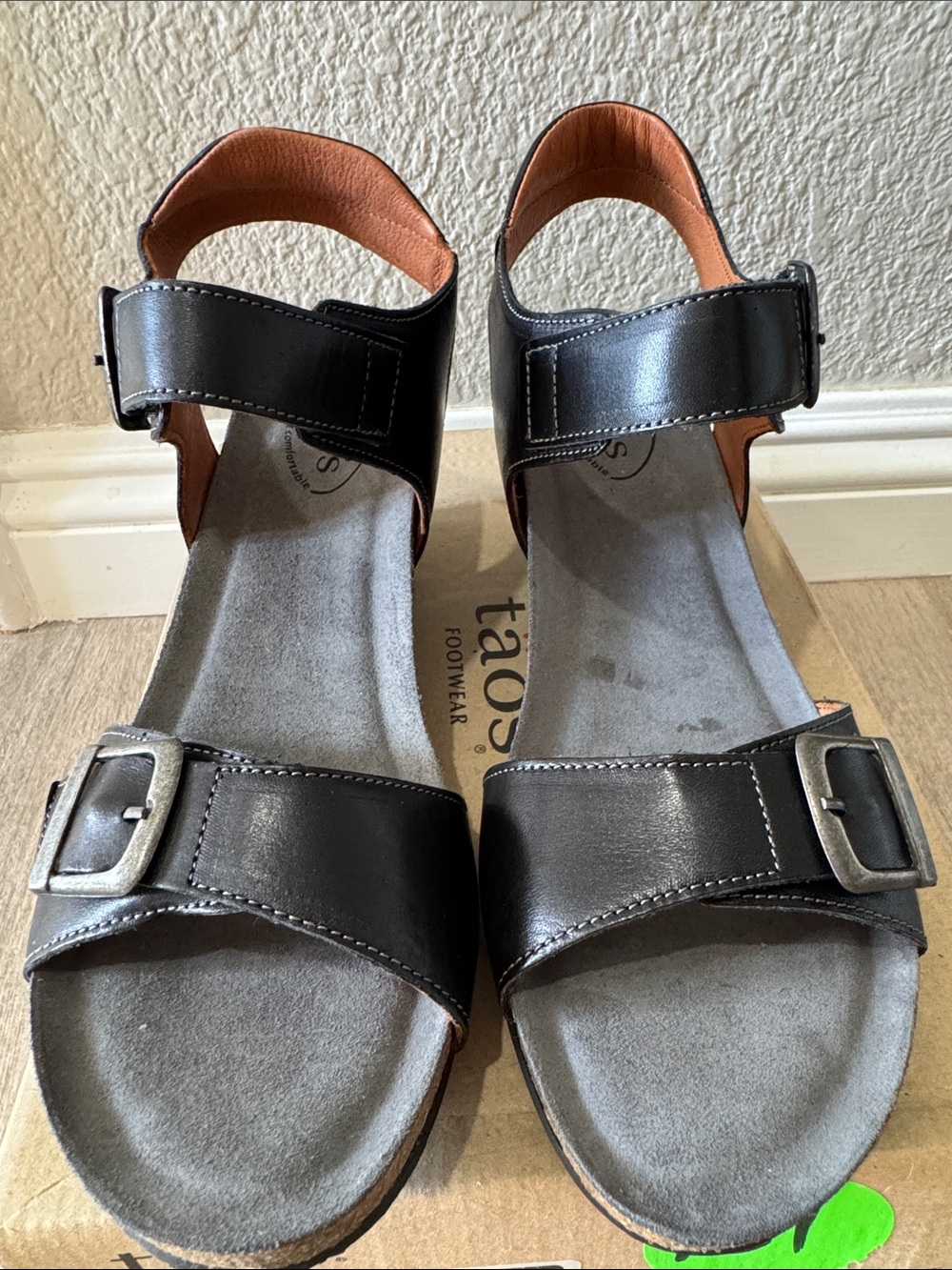 Taos Footwear Black Leather Buckle Strap Sandals. Women size 11. New in box.